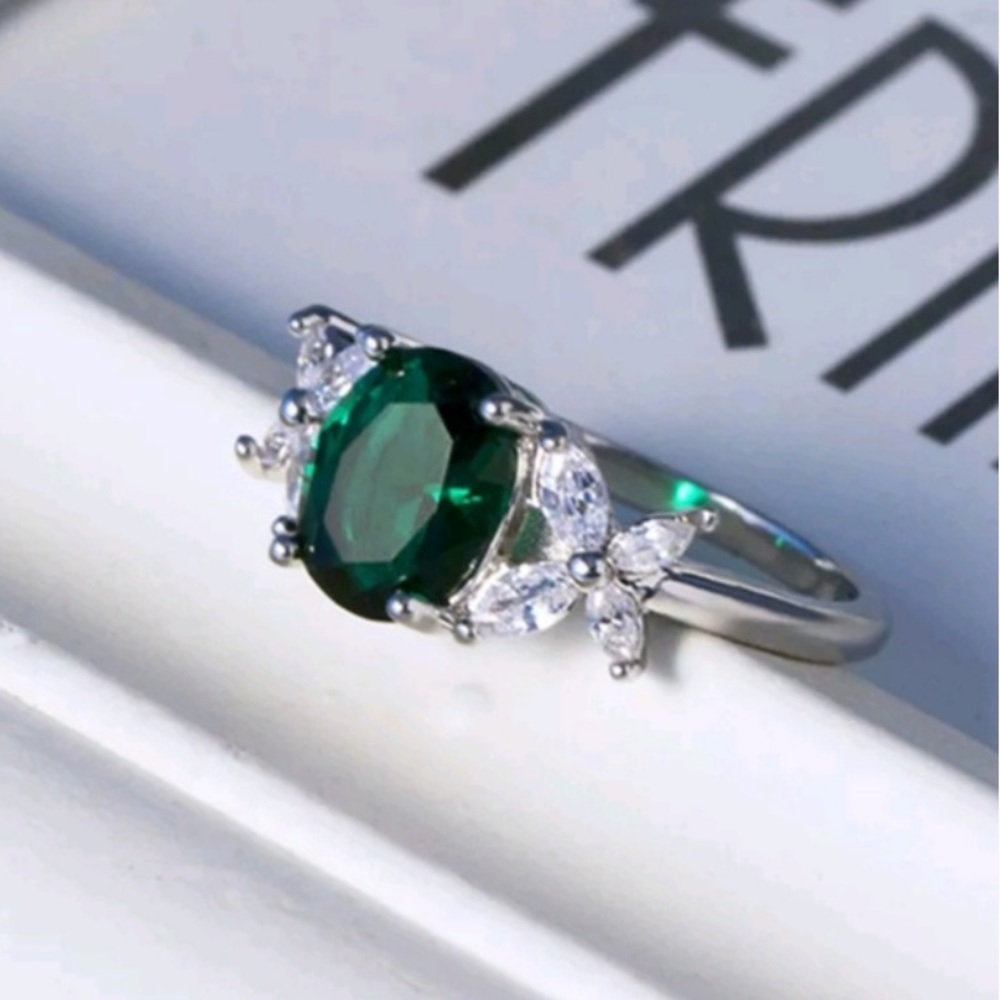 women 925 sterling silver oval cut emerald ring - Picture 3 of 4